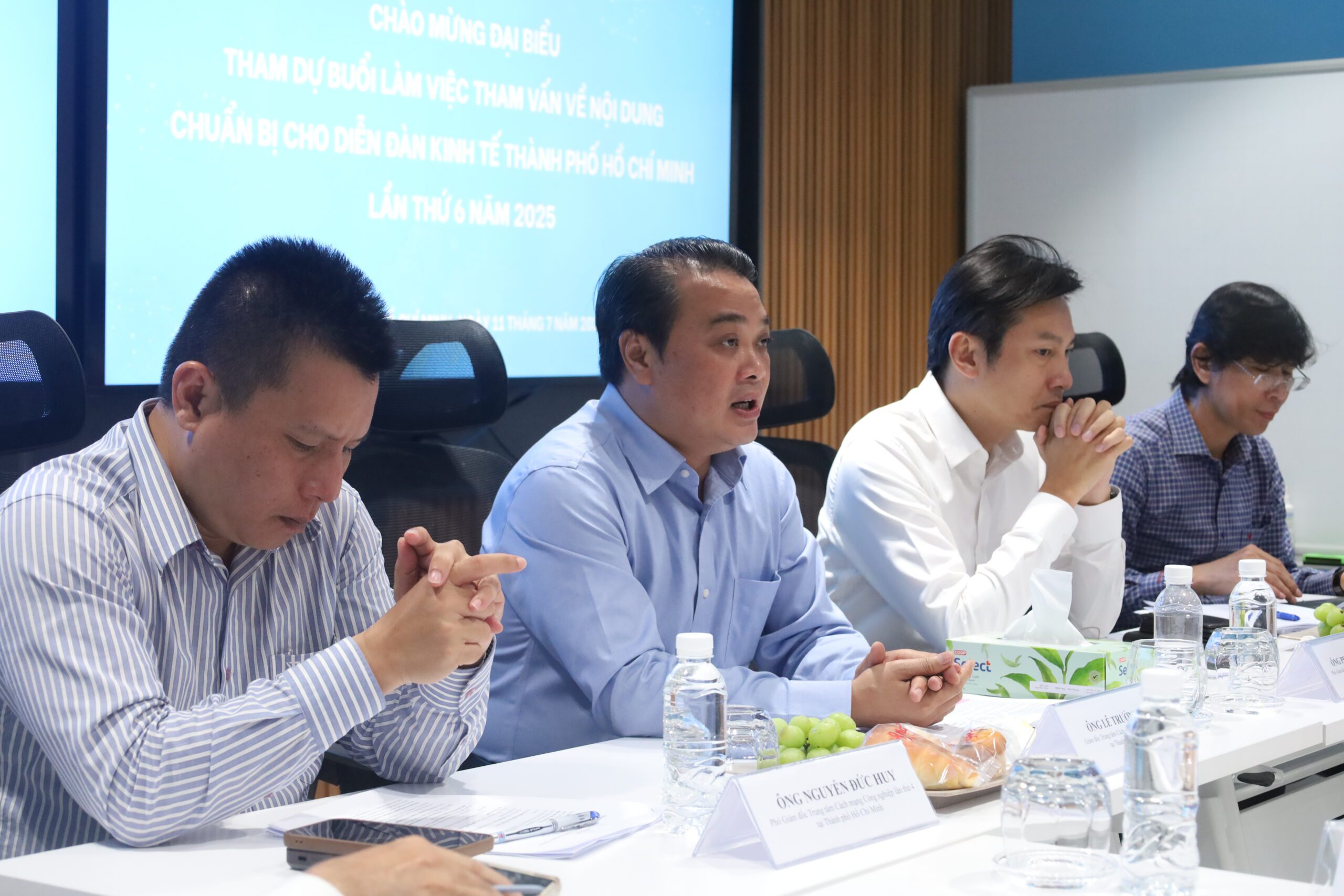 HCMC C4IR TỔ CHỨC HỌP THAM VẤN XÂY DỰNG NỘI DUNG CHƯƠNG TRÌNH DIỄN ĐÀN KINH TẾ TP.HCM 2025: VƯƠN MÌNH TRỞ THÀNH NỀN KINH TẾ THÔNG MINH
