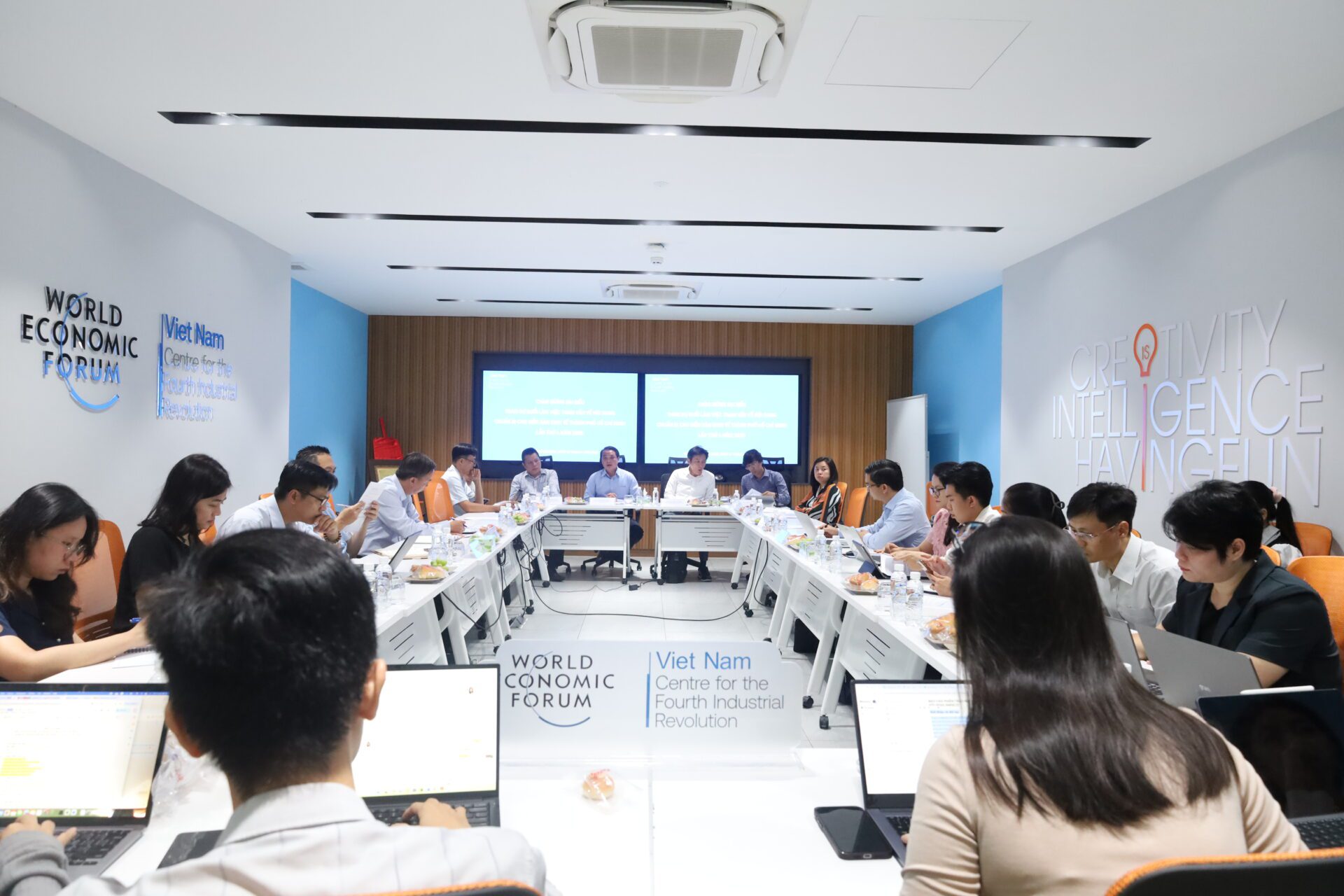 Họp tham vấn xây dựng nội dung chương trình Diễn đàn Kinh tế TP.HCM 2025