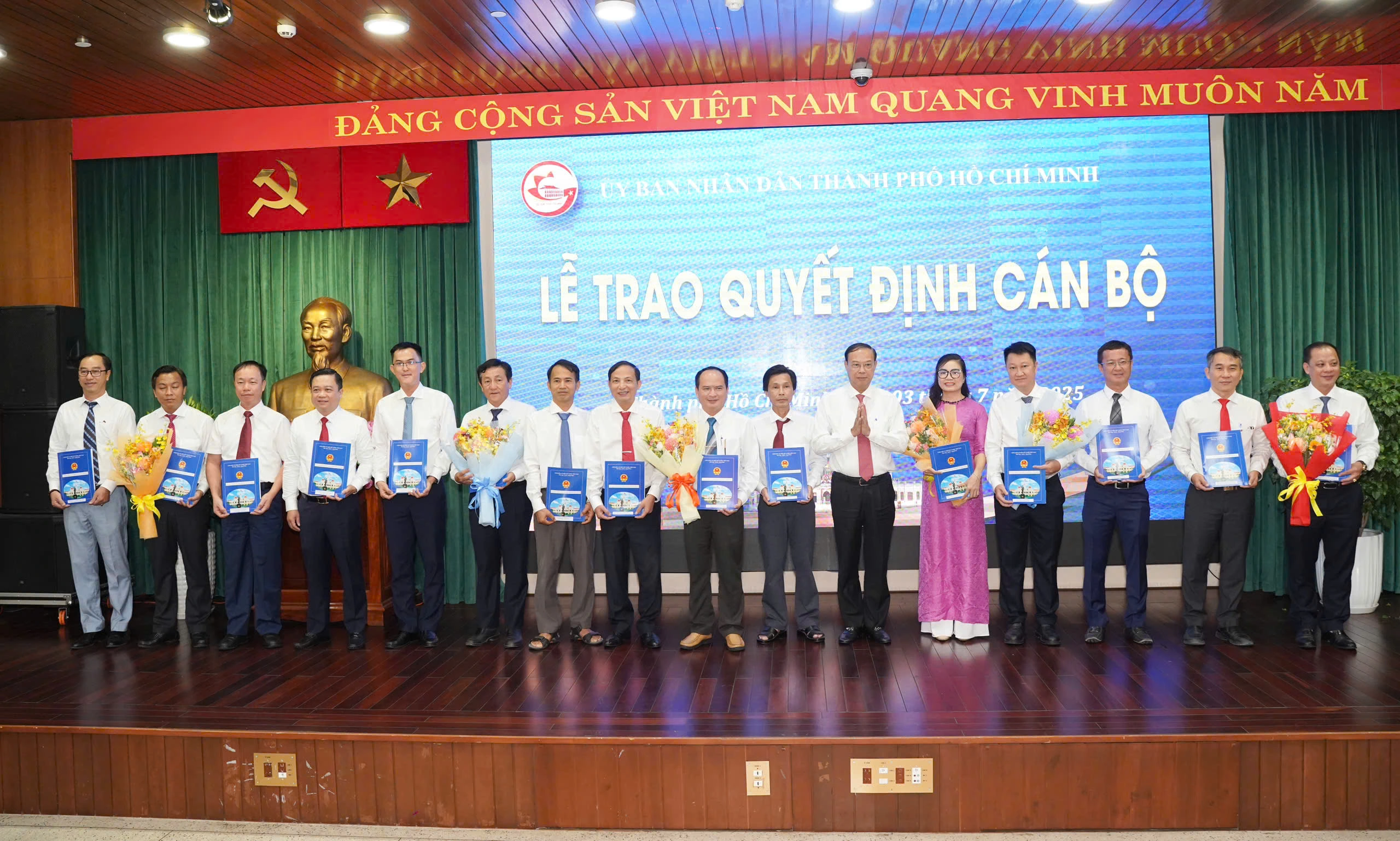 Chủ tịch UBND TPHCM bổ nhiệm lãnh đạo 54 đơn vị sự nghiệp công lập