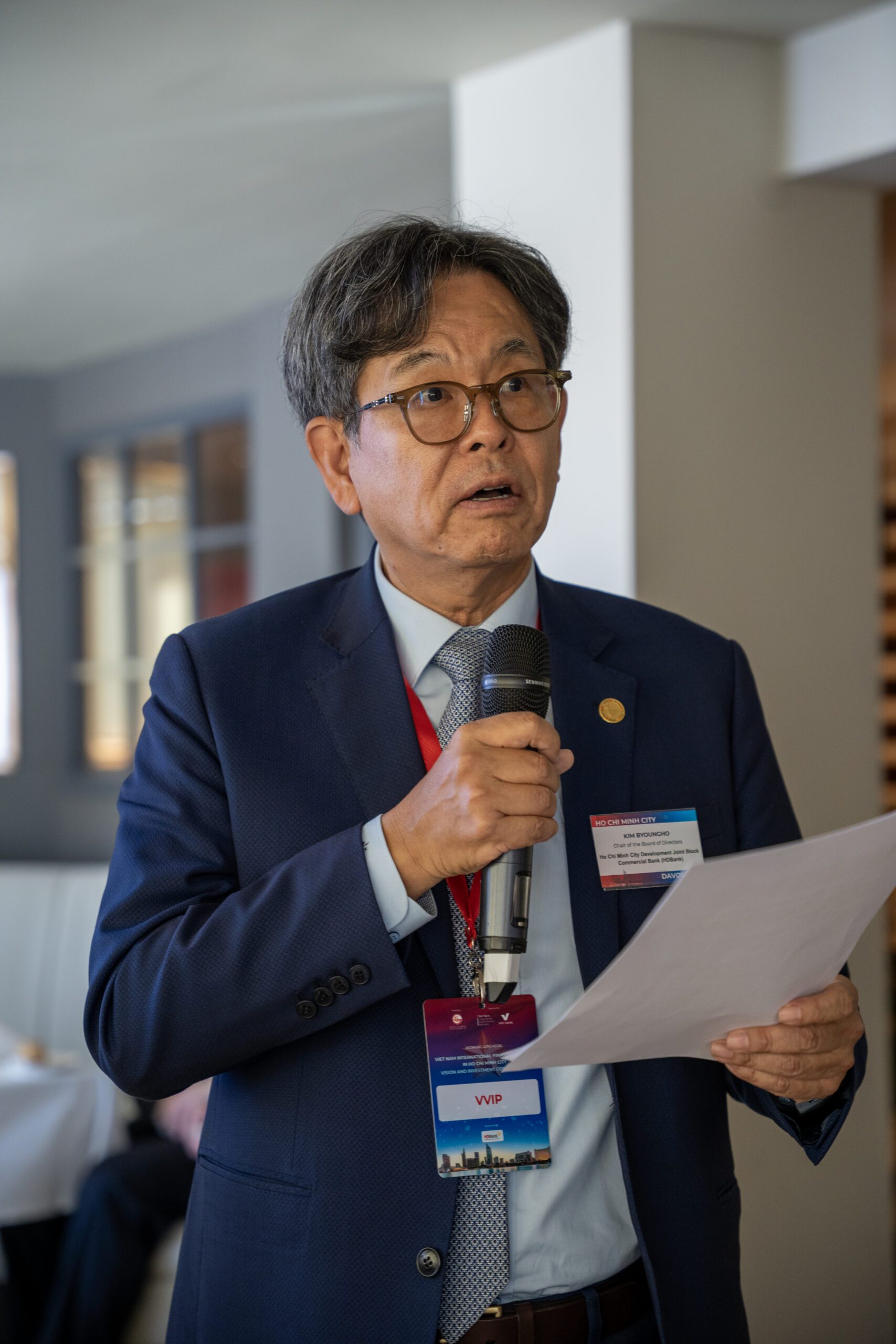 Representative from HDBank affirmed their commitment to partnering with Ho Chi Minh City in operating the International Financial Center according to international standards (Photo: HCMC C4IR).