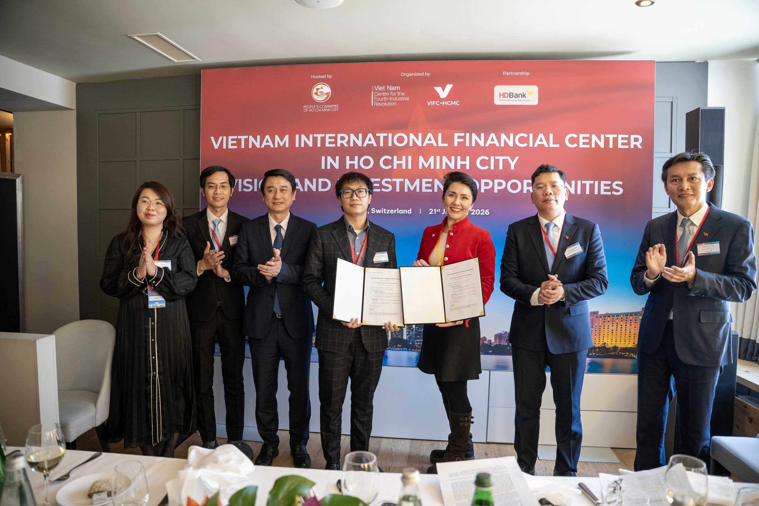 The parties announced the Cooperation Agreement at the City's event on January 21st. (Photo: HCMC C4IR).