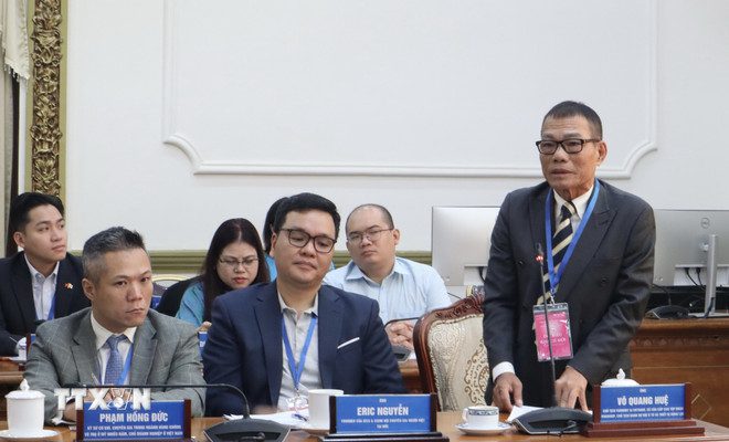 Ông Võ Quang Huệ, Chủ tịch FoundryAI Vietnam, Cố vấn cấp cao Tập đoàn Vingroup chia sẻ kinh nghiệm phát triển sản xuất công nghệ cao tại hội nghị. (Ảnh: TTXVN)