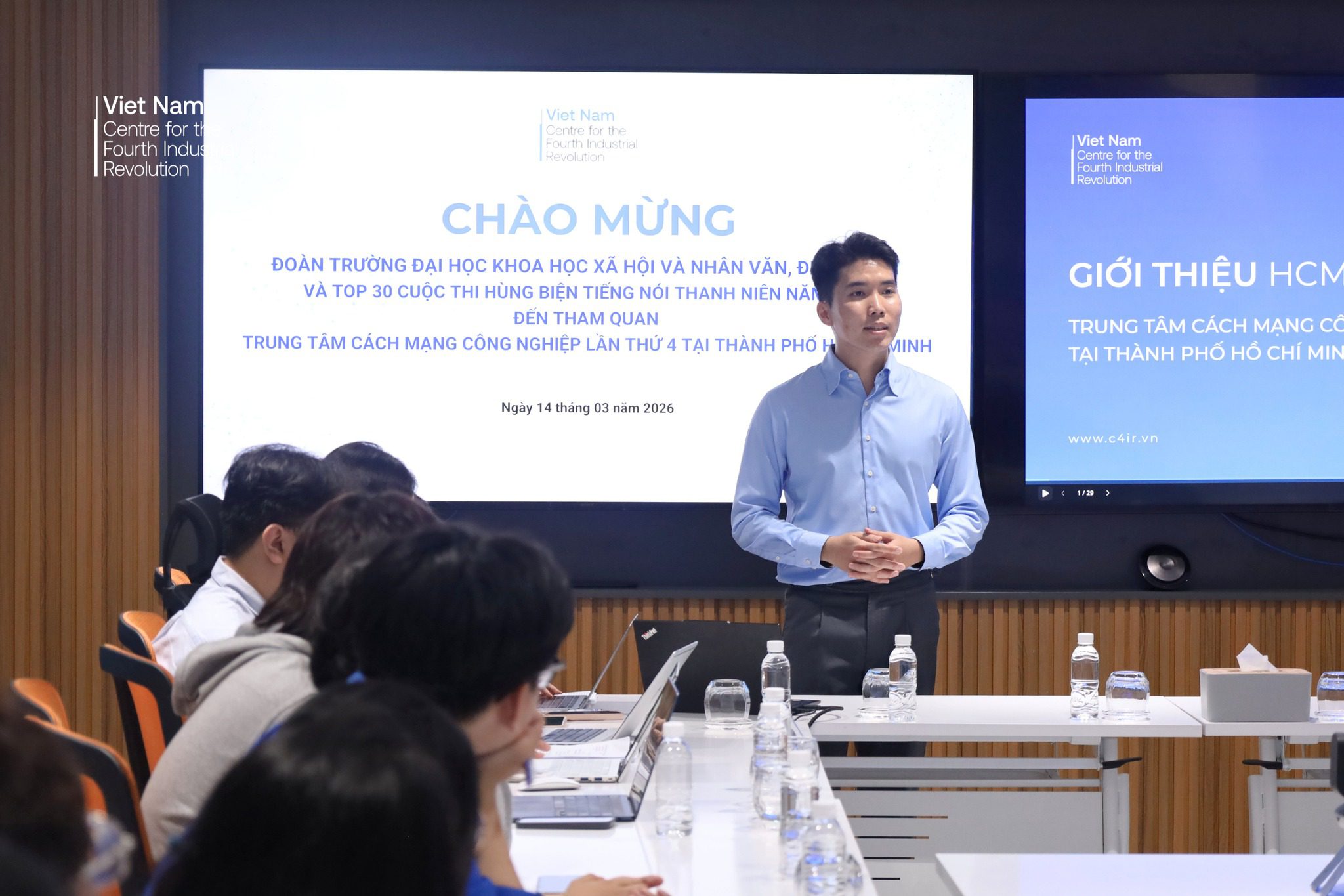 HCMC C4IR tổ chức buổi gặp gỡ đoàn sinh viên ĐH KHXH&NV TP.HCM