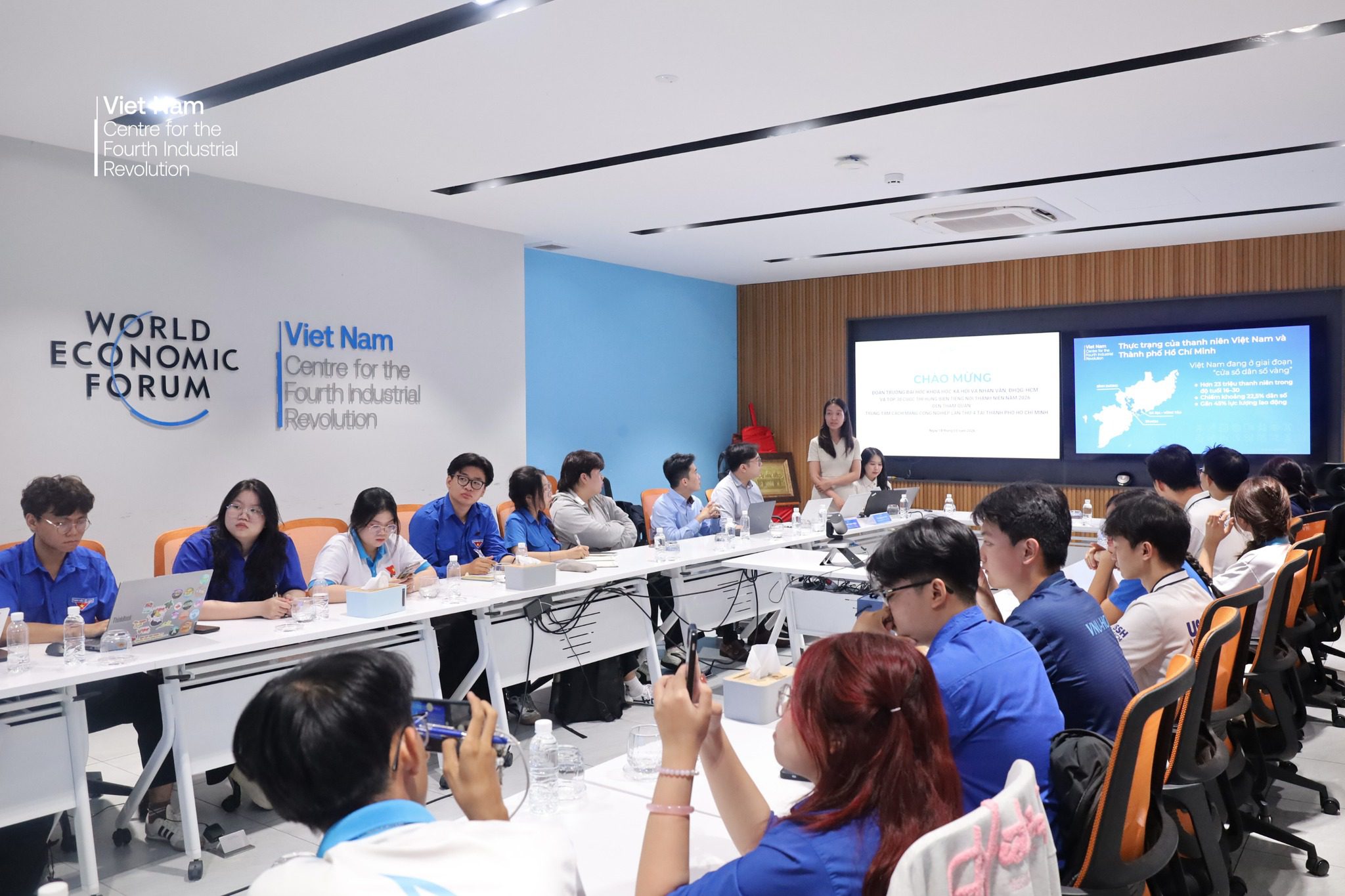 HCMC C4IR tổ chức buổi gặp gỡ đoàn sinh viên ĐH KHXH&NV TP.HCM