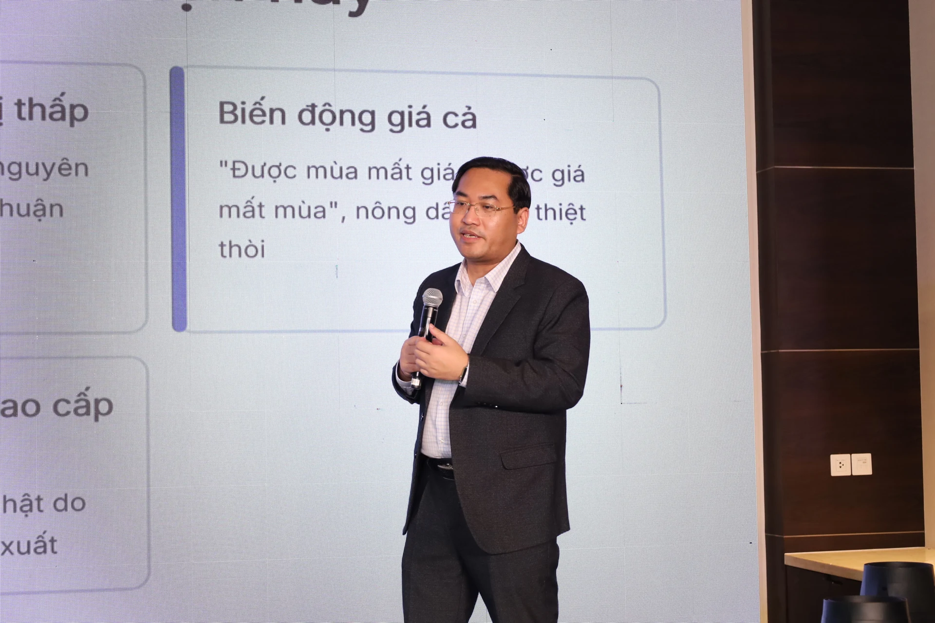 Tổng giám đốc Exabyte Nguyễn Hoàng Nhật giới thiệu về sản phẩm mới Agrichain