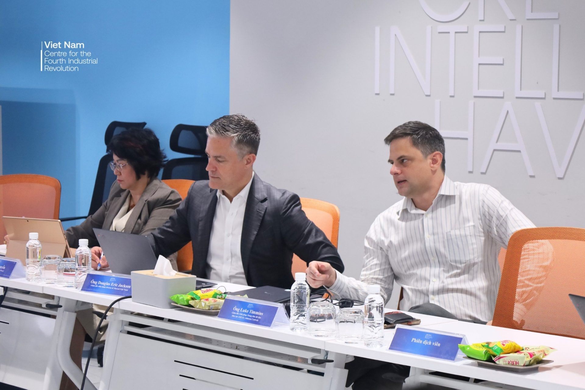 HCMC C4IR và Johnson Controls International thảo luận hợp tác chiến lược về hạ tầng dữ liệu và trung tâm AI