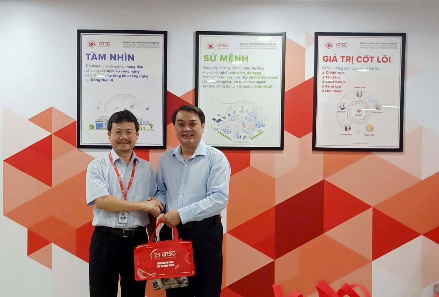 HCMC C4IR và QTSC thúc đẩy hợp tác chiến lược về công nghệ cao và đổi mới sáng tạo