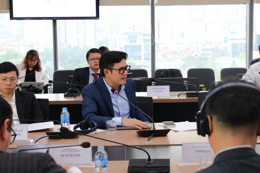 Đối thoại hợp tác về công nghiệp lưỡng dụng Việt Nam - Hàn Quốc: Hướng tới hệ sinh thái công nghệ tiên tiến 13 Ông Mai Huy Toàn, Phó Tổng giám đốc G-Group tham gia trả lời câu hỏi tại phiên thảo luận.