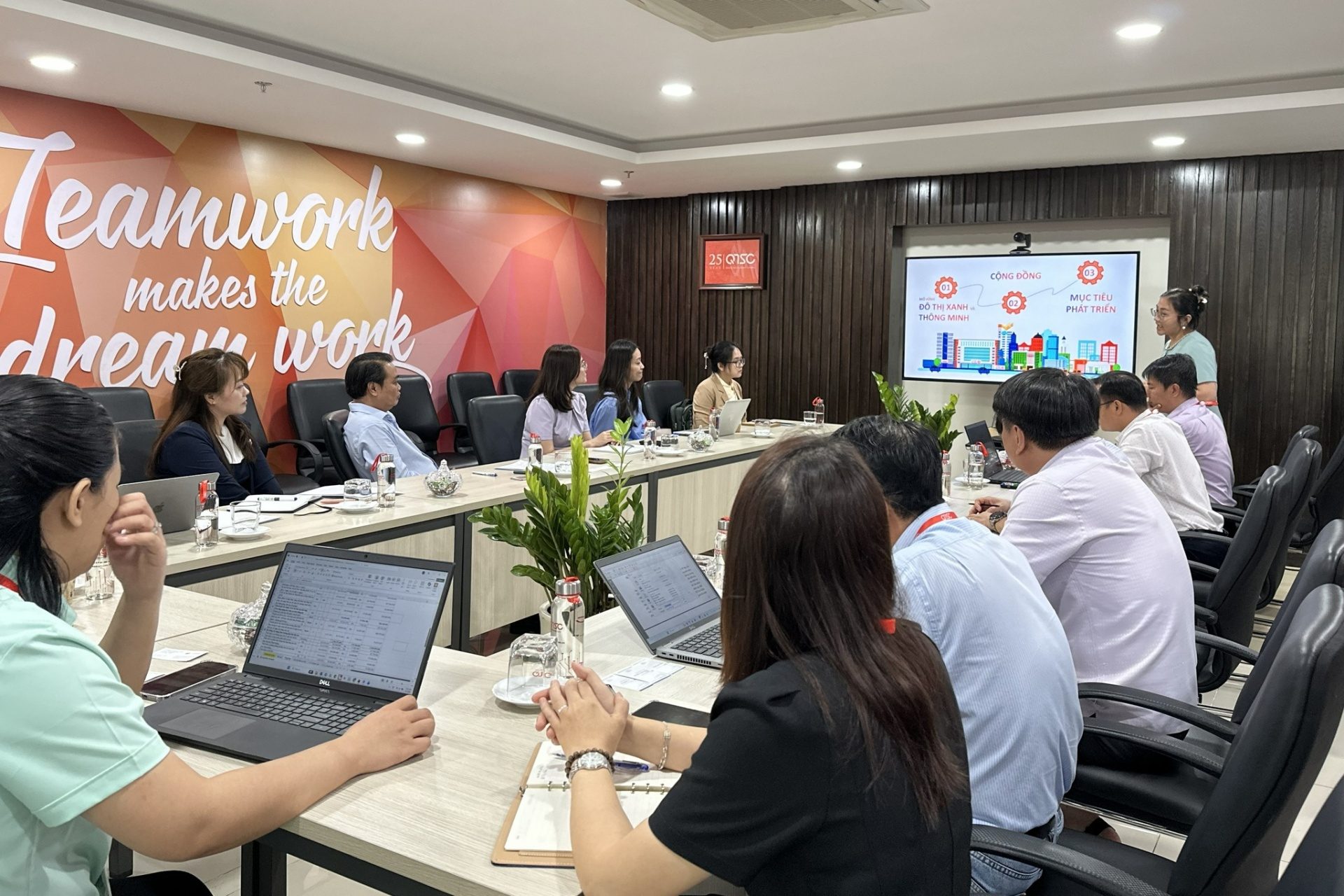 HCMC C4IR và QTSC thúc đẩy hợp tác chiến lược về công nghệ cao và đổi mới sáng tạo