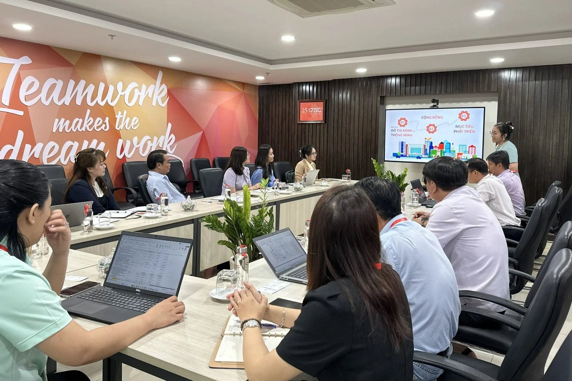 HCMC C4IR và QTSC thúc đẩy hợp tác chiến lược về công nghệ cao và đổi mới sáng tạo