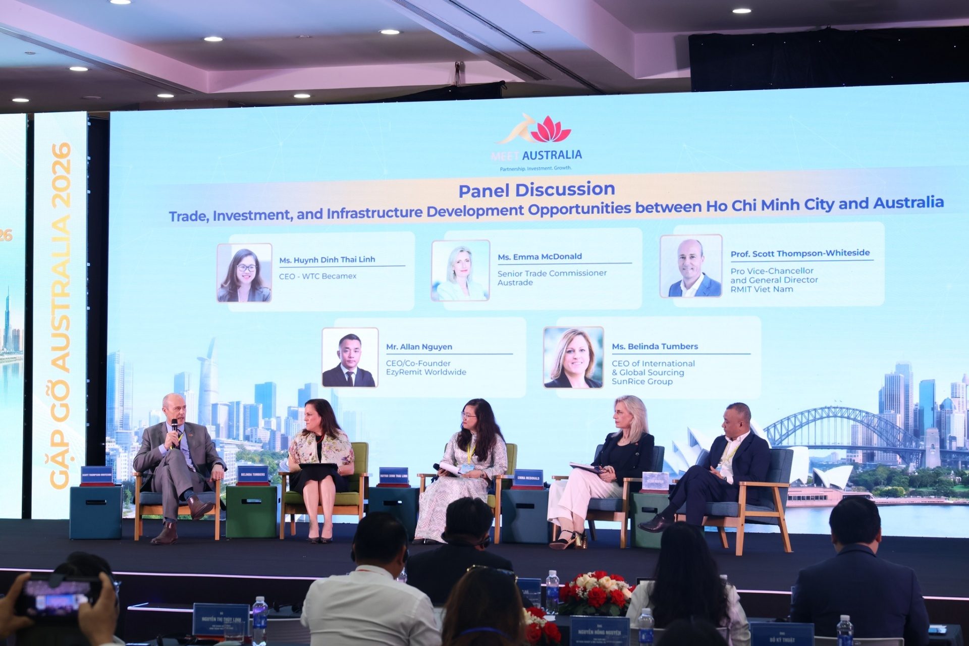 Chương trình Gặp gỡ Australia 2026 cũng bao gồm các phiên thảo luận chuyên đề: “Thúc đẩy thương mại, đầu tư giữa Thành phố Hồ Chí Minh và Autralia”; “Thúc đẩy quan hệ hợp tác trong phát triển năng lượng xanh”; “Xây dựng nguồn nhân lực sẵn sàng cho tương lai- hợp tác Việt Nam- Autralia trong phát triển kỹ năng, nhân tài và lực lượng lao động bền vững”.