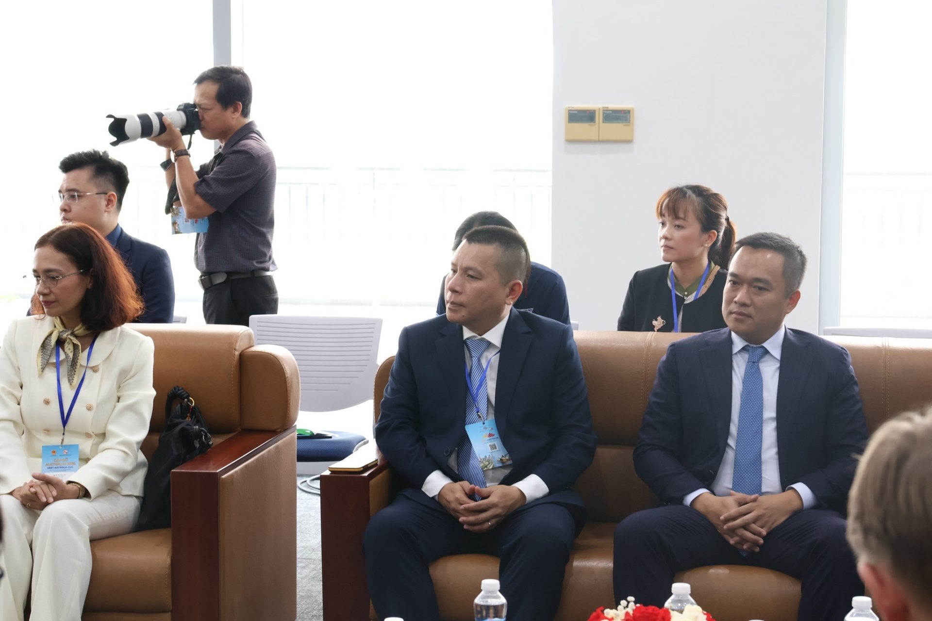 Ông Nguyễn Đức Huy (giữa), Phó Giám đốc HCMC C4IR tham dự buổi gặp gỡ.