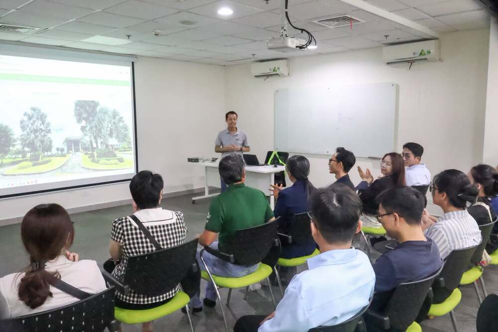 Schneider Electric 11 6