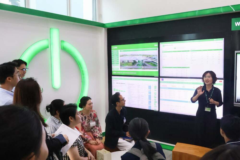 Schneider Electric 15 6