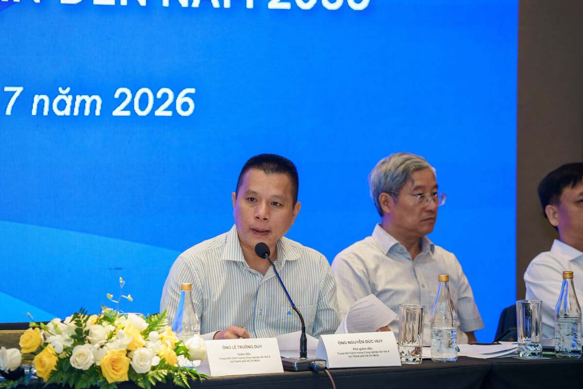 Ông Nguyễn Đức Huy, Phó Giám đốc Trung tâm Cách mạng Công nghiệp lần thứ 4 tại Thành phố Hồ Chí Minh phát biểu tại "Hội nghị góp ý Dự thảo Kế hoạch thúc đẩy sản xuất thông minh tại Thành phố Hồ Chí Minh giai đoạn đến năm 2035".