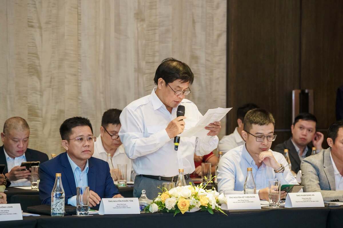Ông Nguyễn Hồ Thiện Nhân - Phó Tổng Thư ký Hiệp hội Doanh nghiệp TP.HCM (HUBA) trình bày góp ý tại Hội nghị.
