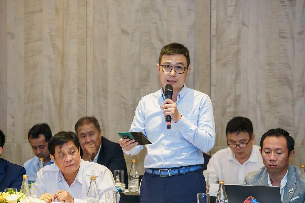 Ông Phạm Đăng An - Tổng Giám đốc Công ty Cổ phần Vũ Phong Energy Group, Đại diện Hiệp hội Công nghiệp Hỗ trợ Việt Nam (HASI) trình bày góp ý tại Hội nghị.